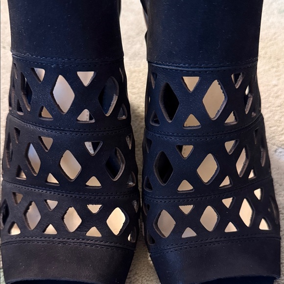 Vince Camuto Black VC-Deverly Heels. SZ9 - Picture 7 of 8